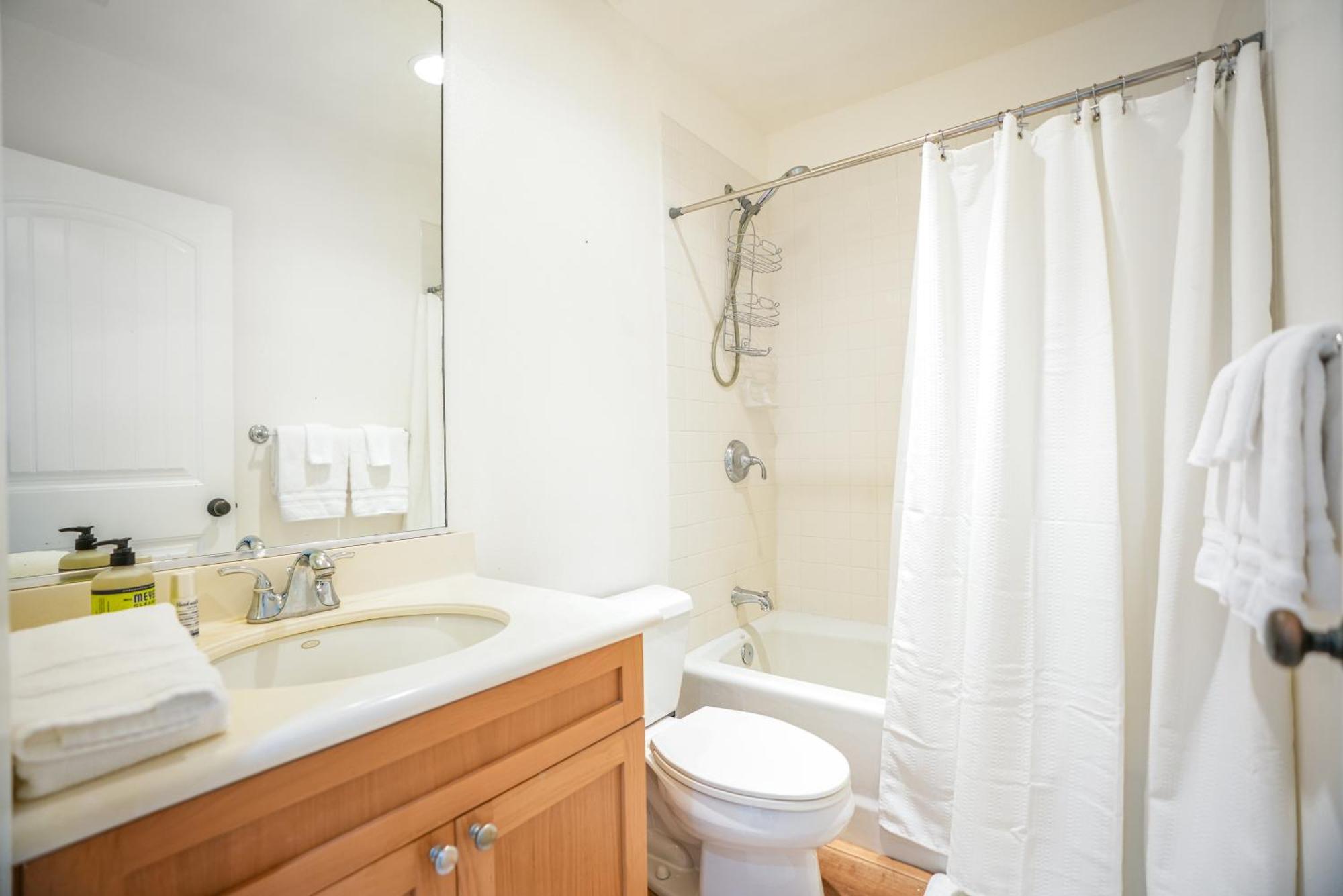 Nihilani Apartments Princeville Room photo